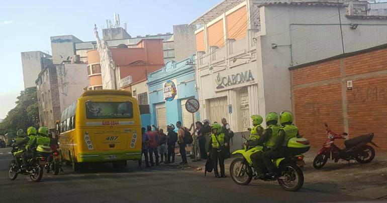 Apuñalada mujer al interior de un bus cerca al parque Bolívar