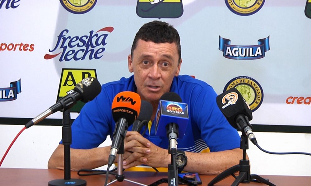 Carlos Mario Hoyos fue cesado de sus funciones en el Atl. Bucaramanga