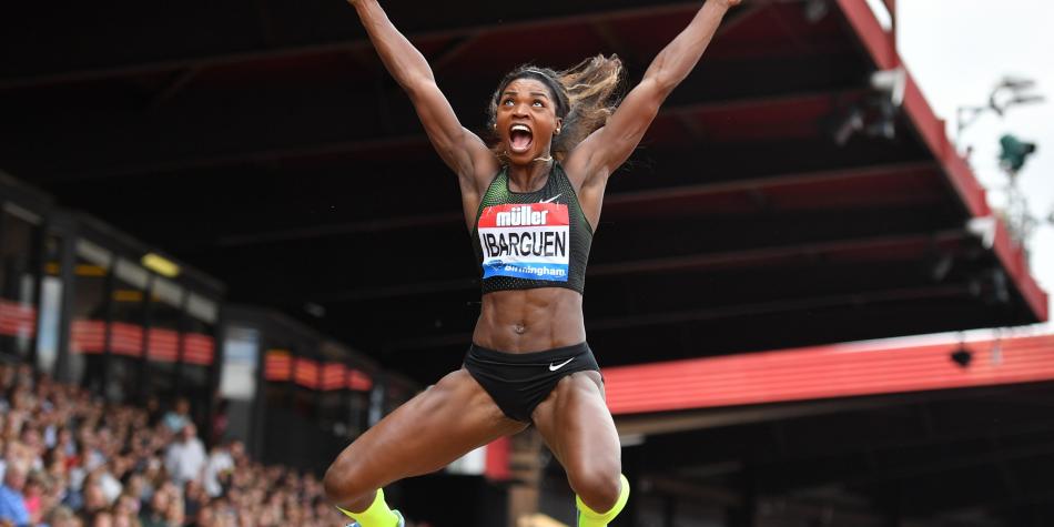 Caterine ganó el salto largo y el salto triple en la Liga Diamante