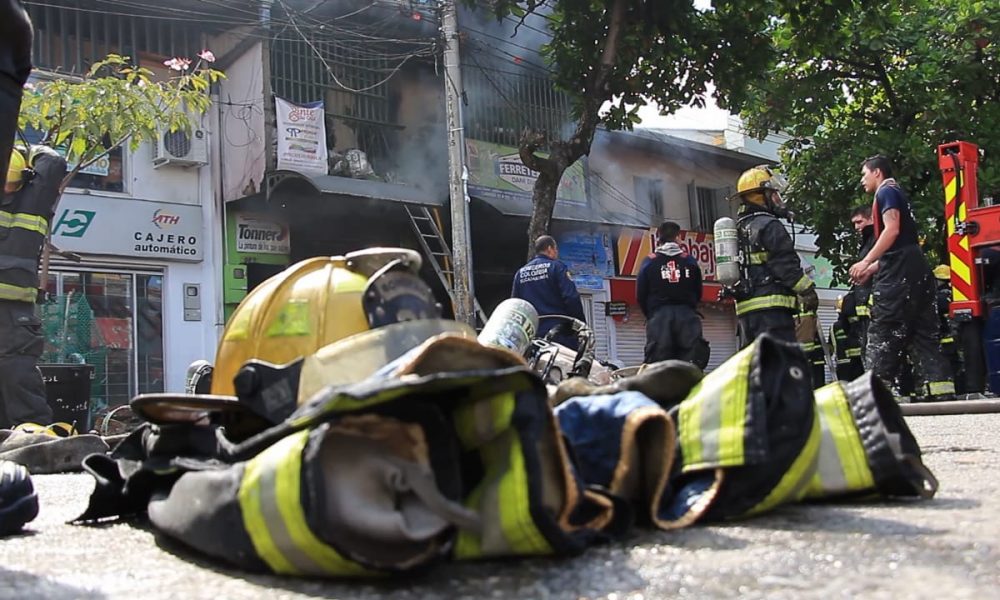 INCENDIO EN EL BARRIO CALDAS DE FLORIDABLANCA