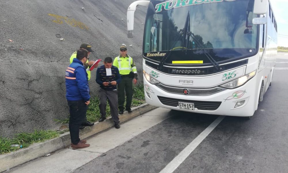 Vehículo que transportaba venezolanos, fue inmovilizado por la Policía por no tener documentos en regla