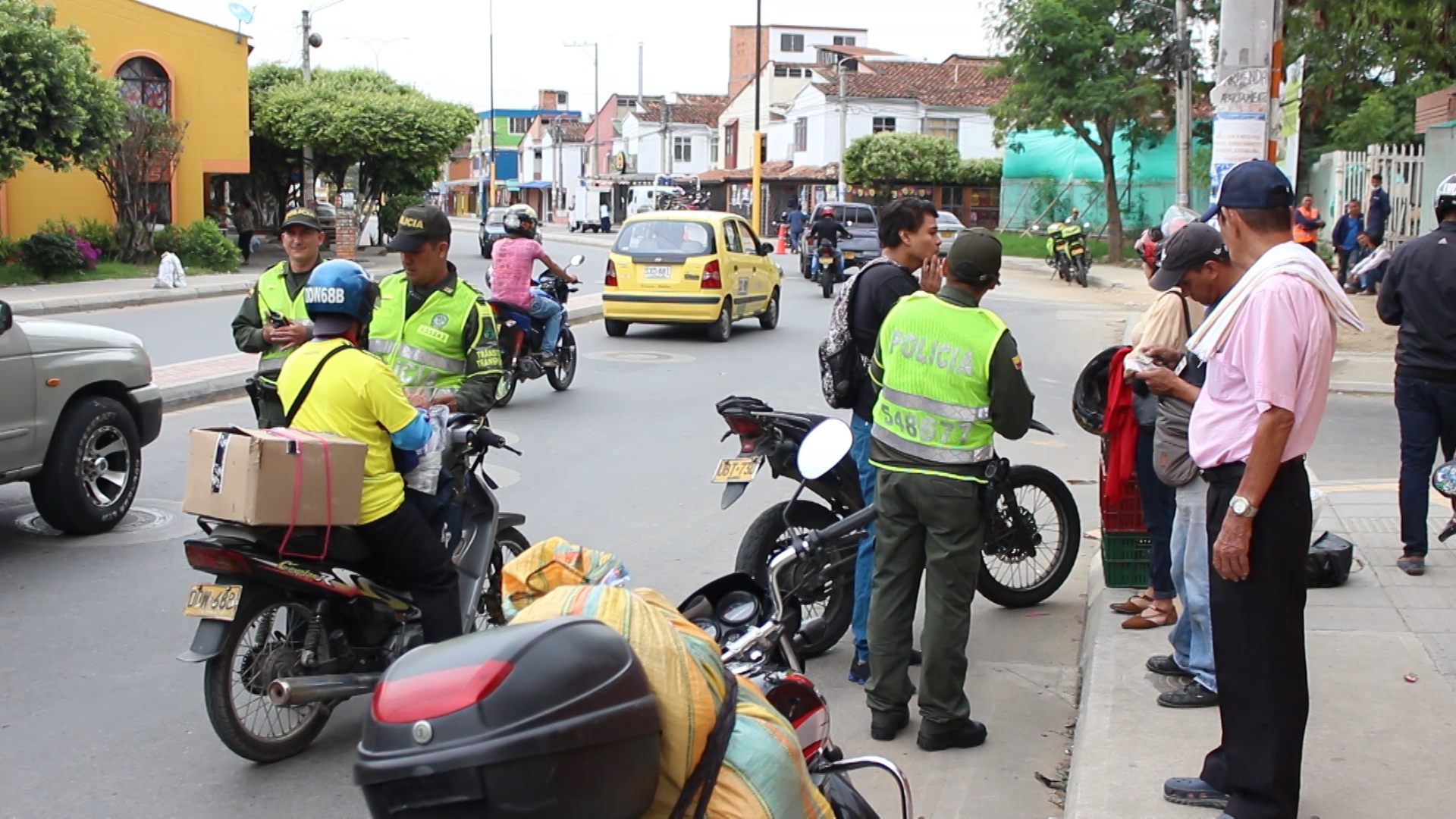 Tránsito de Girón previene en maniobras peligrosas