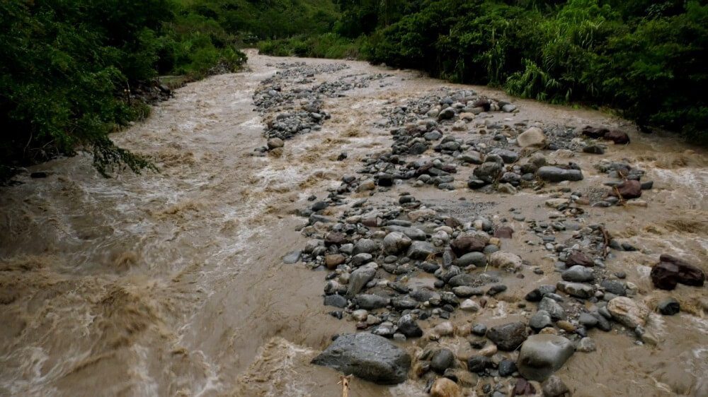 Autoridades piden estar alerta ante fuerte ola invernal en Santander