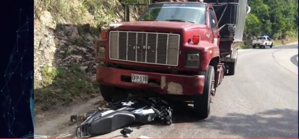 Un motociclista murió al chocar contra un camión en la vía a Curos