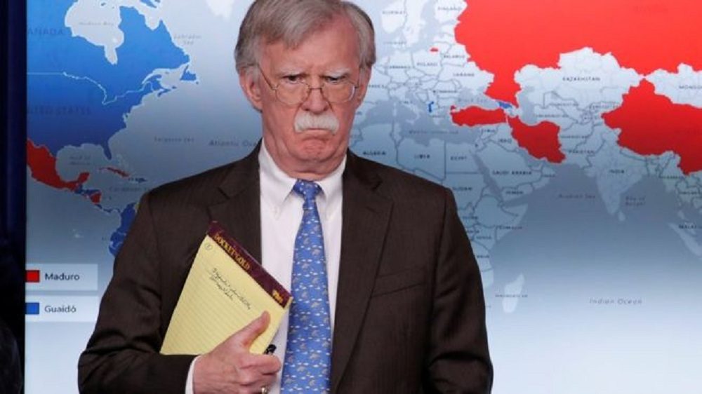 Durante el encuentro, Bolton no mencionó nada sobre enviar militares al país sudamericano, pero ese mensaje en el cuaderno disparó las especulaciones.