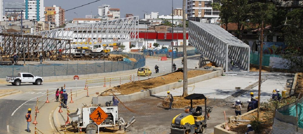 en lo que resta de mes no se requieren más cierres en esta vía, pero los trabajos continuarán dentro de la glorieta sin interrumpir el tráfico, de momento.