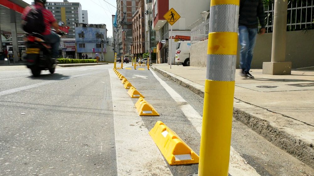 peatones en el Antonia Santos Centro destacan que estos elementos hacen más seguro el camino.