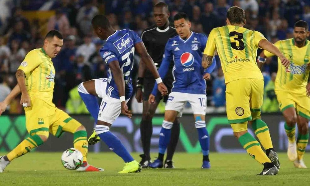 El partido se tornó parejo, con un Millonarios que pocas veces inquietó el arco defendido por James Aguirre, hasta que llegó la “ayuda divina”