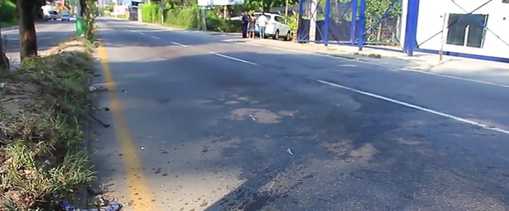 La mujer que también se movilizaba en la motocicleta resultó herida de gravedad y a esta hora continúa en la unidad de cuidados intensivos de la Foscal.