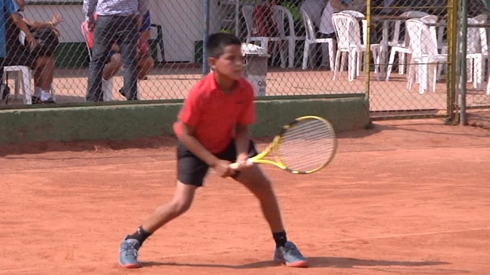 170 raquetas provenientes de diferentes regiones del país, se congregan en Bucaramanga, para tomar parte del Torneo Nacional de Tenis Grado 2