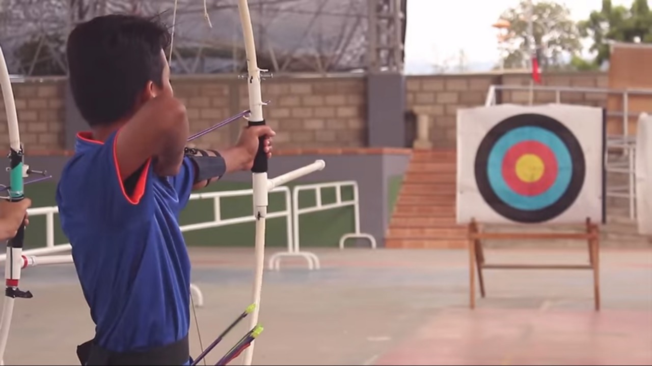 Niño encontró en el tiro al arco la excusa perfecta para ser el mejor