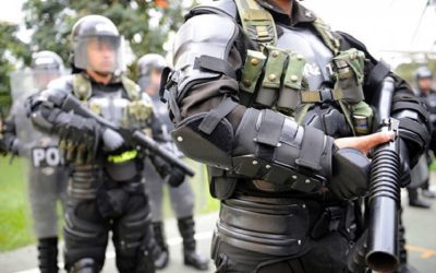 AI pide a EEUU a suspender suministro de armas a Colombia