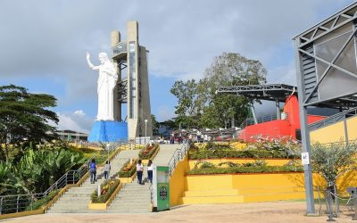 Ordenan retirar la placa del exgobernador Richard Aguilar ubicada en El Santísimo