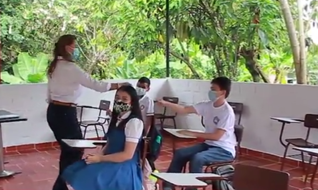 Implementan pruebas de Covid-19 por saliva en instituciones educativas