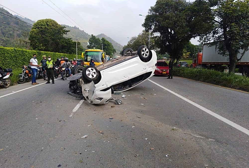 11 heridos en accidente múltiple en la autopista a Piedecuesta