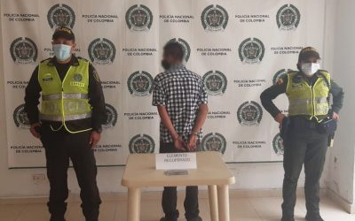 Le robó el celular a su hermano cuando estaba de visita en su casa