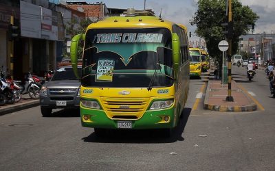 Anuncian paro de buses y taxis en el área metropolitana