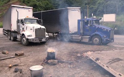 Transportadores levantan bloqueos en vías de Santander