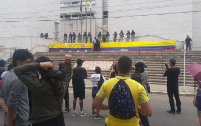 Plantón por desaparecidos frente a la Fiscalía en Bucaramanga