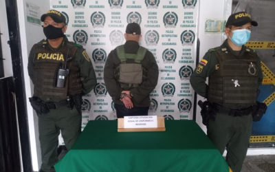 Influencer fue capturado portando prendas de la policía