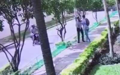 Video | Ladrones le quitan la cadena a un hombre en Bucaramanga