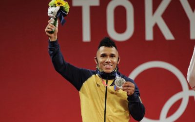 ¡Primera medalla para Colombia! El pesista se ha quedado con la presea plateada