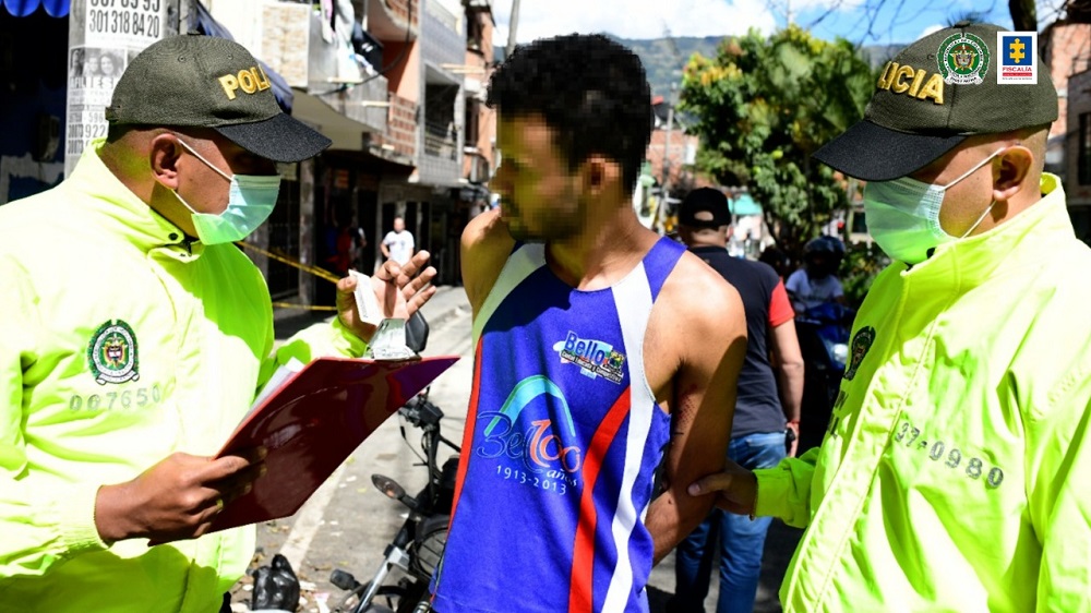 Cárcel para joven que habría atacado por la espalda a patrullera del Esmad