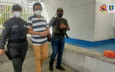 Detalles | Capturan docente que violaba y grababa a sus estudiantes menores de edad