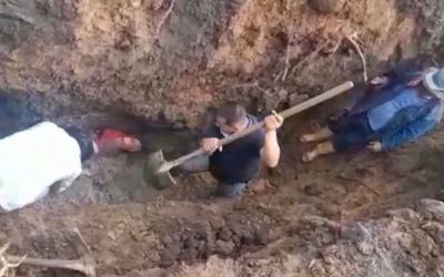 Ampliación | En vídeo quedó registrado el rescate de un obrero atrapado en un alud de tierra