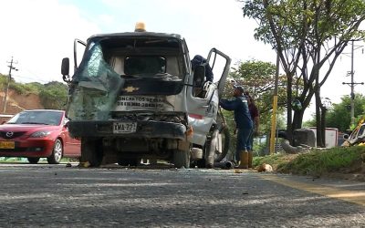 La imprudencia de un conductor provocó tremendo accidente