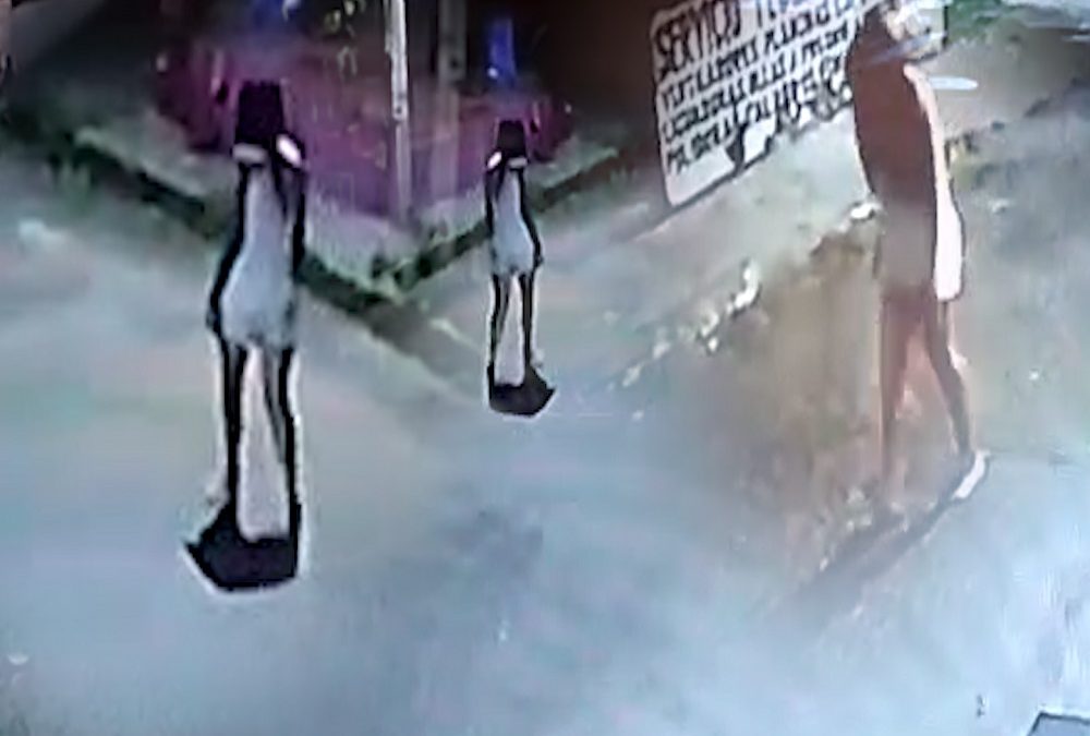 ¿Dónde queda el cementerio? Mujer extraña y misteriosa aparece a medianoche