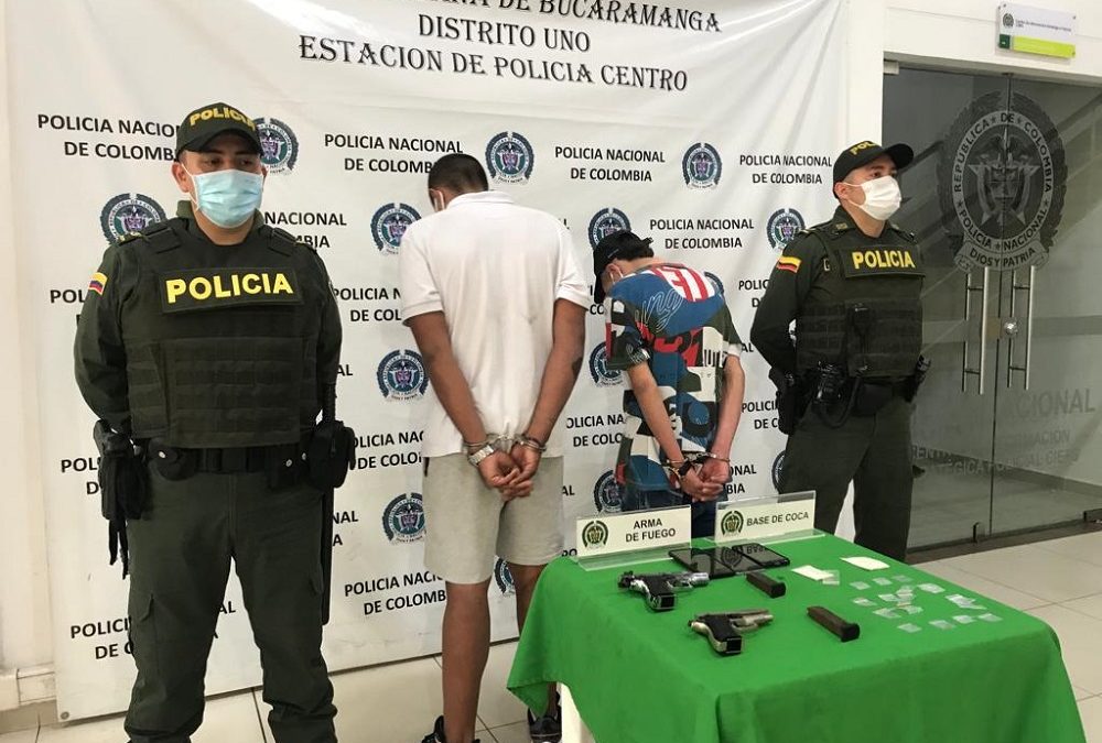 Delincuentes capturados con armas y estupefacientes