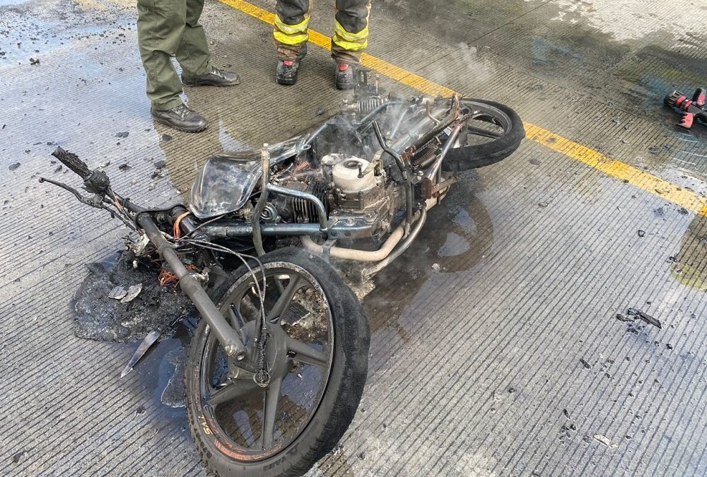 Patadas, cascazos y palazos, recibieron presuntos ladrones en Bucaramanga