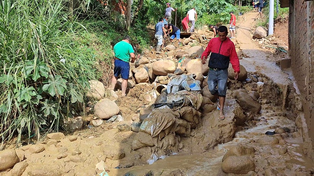 Familias damnificadas por torrencial aguacero en Bucaramanga