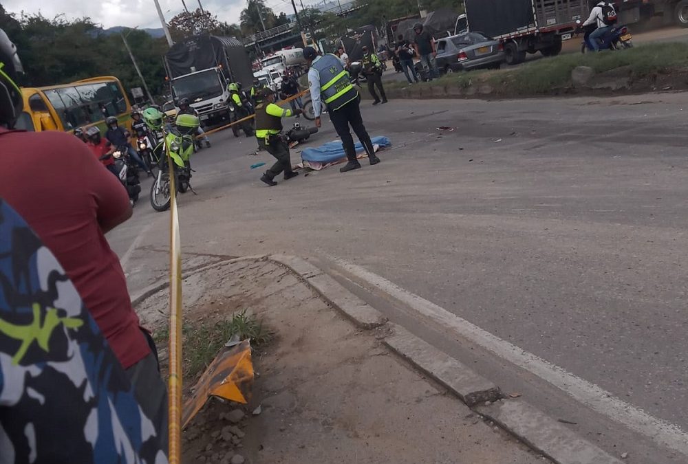 Murió al ser embestido en su motocicleta por un camión en el Palenque