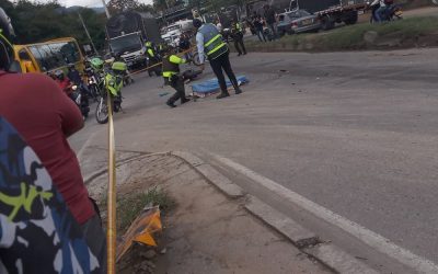 Murió al ser embestido en su motocicleta por un camión en el Palenque
