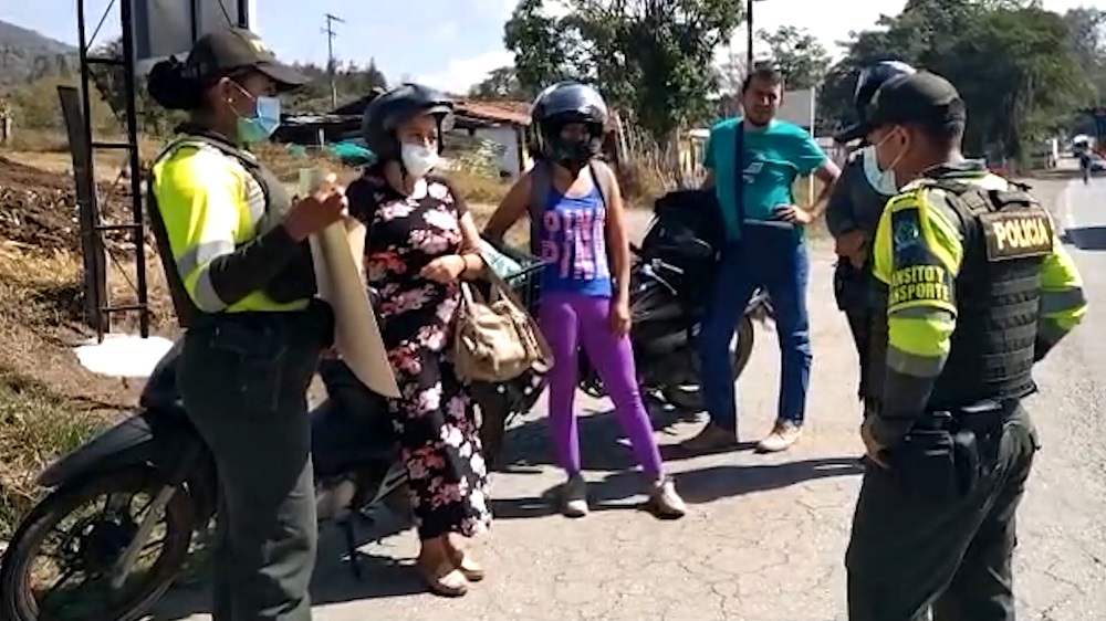 Controles en vías de Santander por puente de San José