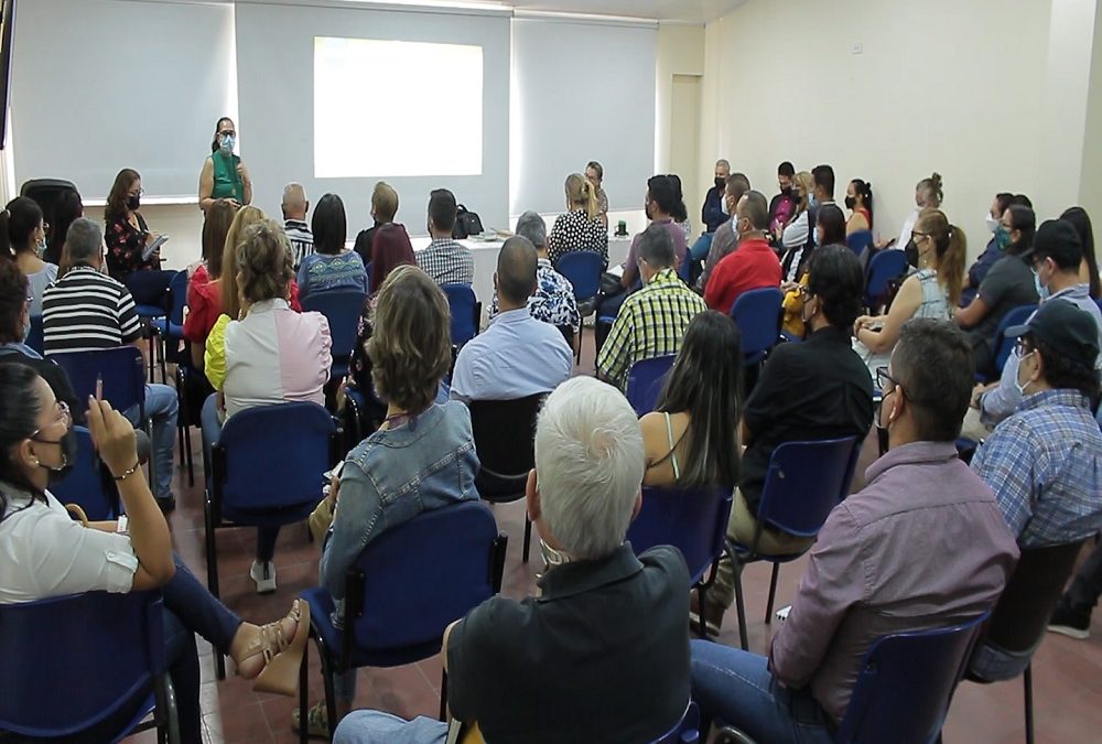 Docentes se capacitan en atención a menores para evitar el aumento de agresiones