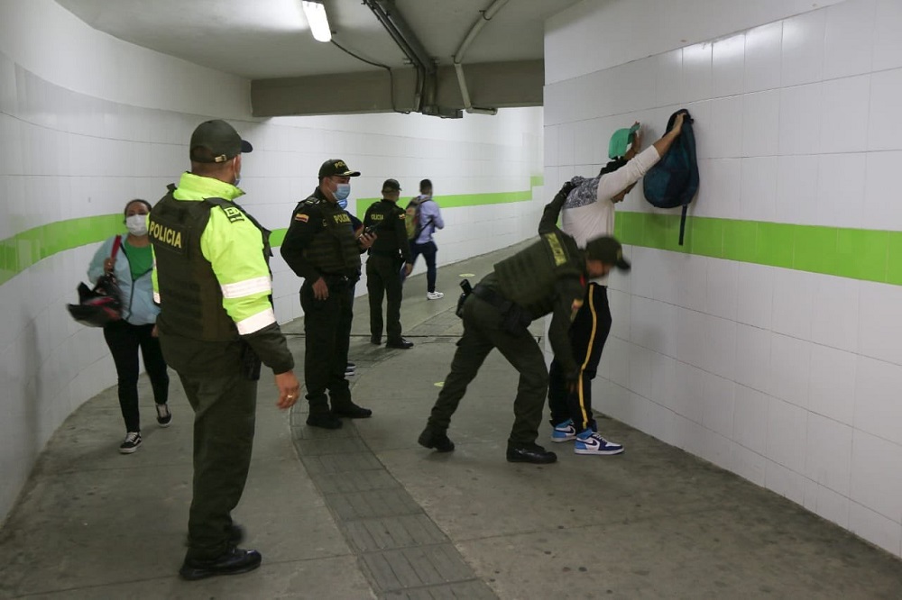 Intensifican operativos de control en las estaciones de Metrolínea