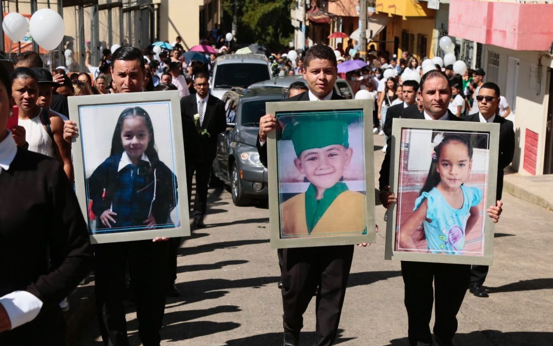 Andes despidió a los 3 niños que perdieron la vida en deslizamiento de tierra