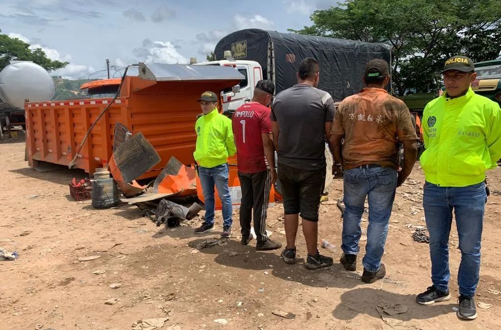 Tres personas capturadas por el hurto a un vehículo tipo volqueta