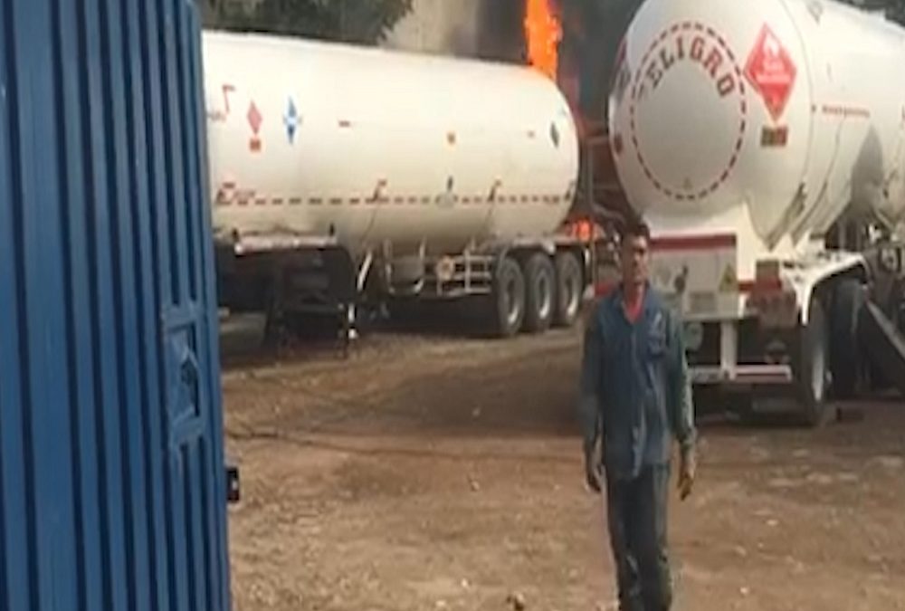 Video | Dos obreros heridos dejó explosión en taller de Girón