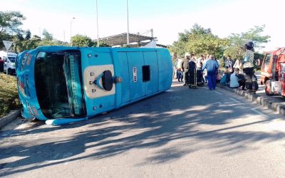 Galería | 20 heridos dejó volcamiento de un bus en Piedecuesta