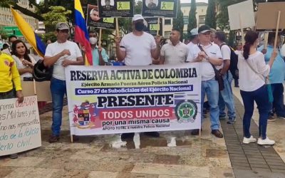 Reservas militares piden respaldo a Petro como nuevo presidente