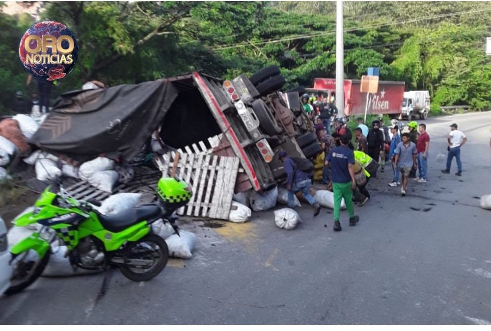 Volcamiento de turbo dejó dos heridos en Bucaramanga