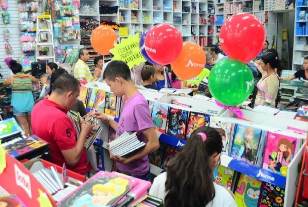 #Atentos | Continúan altos costos de los útiles escolares