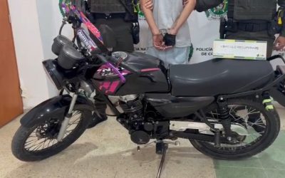 Lo pillaron escondiendo la moto robada en un parqueadero de Bucaramanga