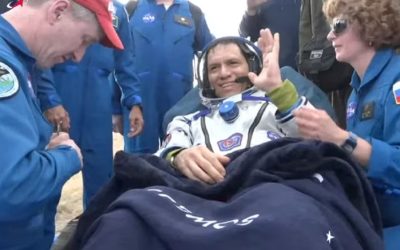 Tres astronautas volvieron a la Tierra con el récord de vuelo espacial más largo