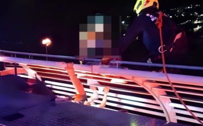  Bomberos impidieron que un hombre se lanzara del puente de La Novena