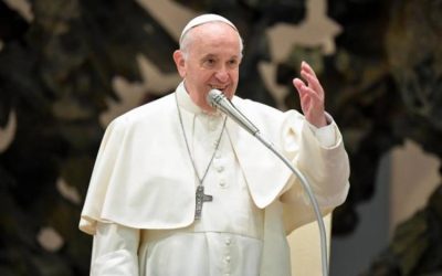 “Leve mejoría”, dice el Vaticano sobre salud del Papa